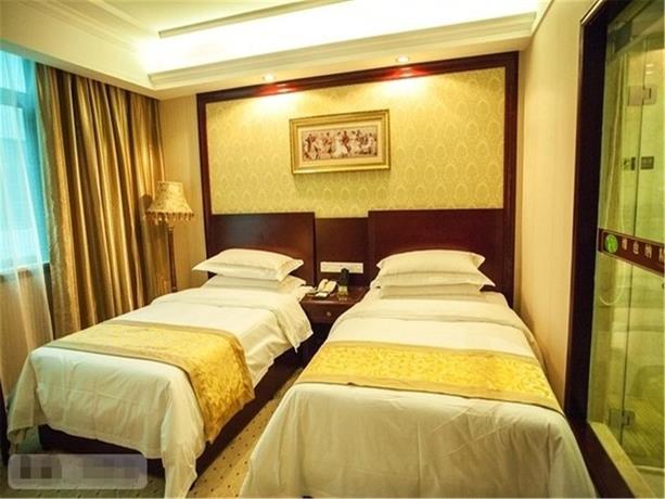 Vienna International Hotel Shanghai Pudong Xinchang Old Town Subway Station