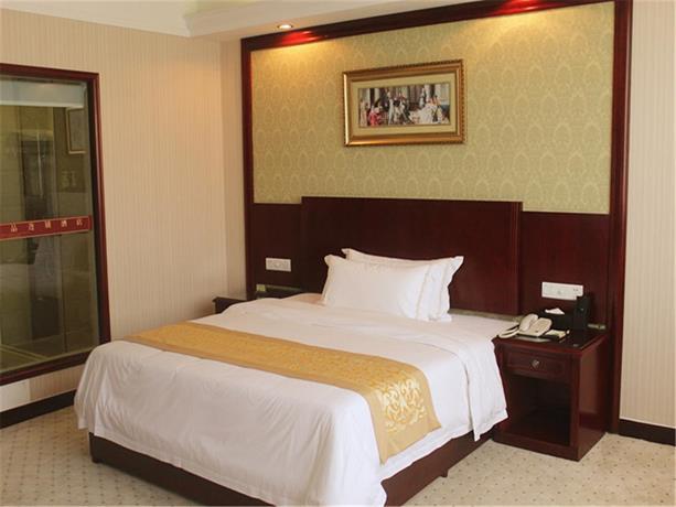 Vienna International Hotel Shanghai Pudong Xinchang Old Town Subway Station