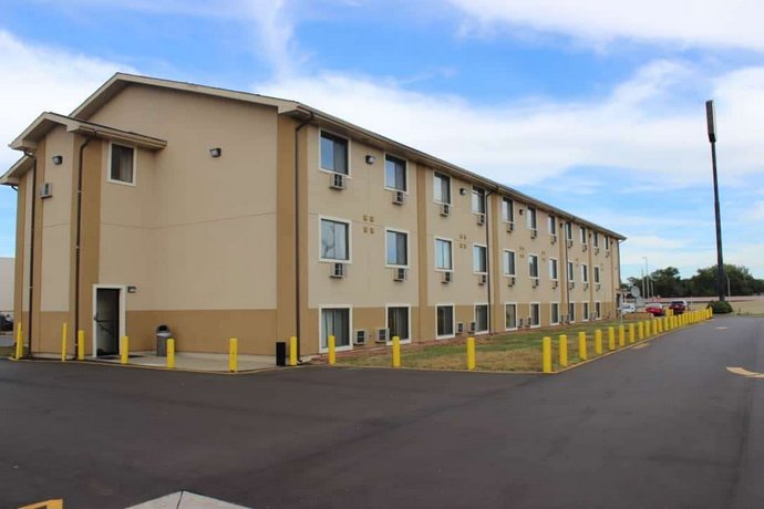 Super 8 by Wyndham Wyoming Grand Rapids Area Hotel