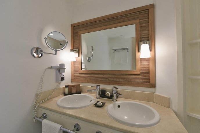 Canonnier Beachcomber Golf Resort & Spa