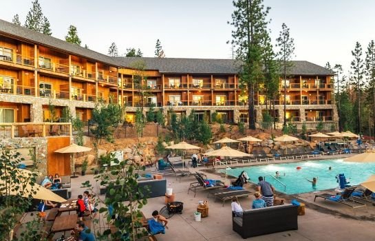 Rush Creek Lodge at Yosemite
