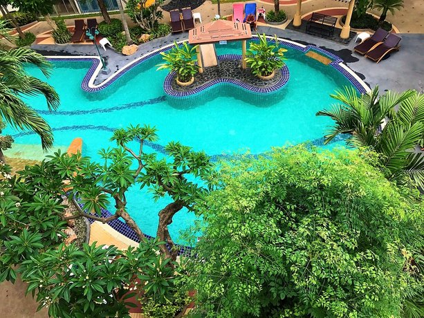 Hua Hin Soi7 by Happy