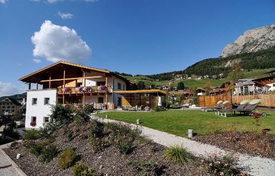 Boutique Hotel Nives - Luxury & Design in the Dolomites 스포츠스타디움 프라니베스 Italy thumbnail