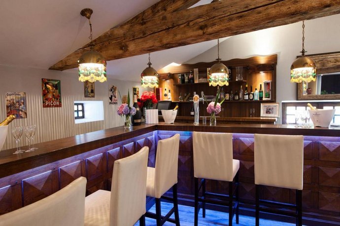 relais du silence hostellerie chateau de la barge