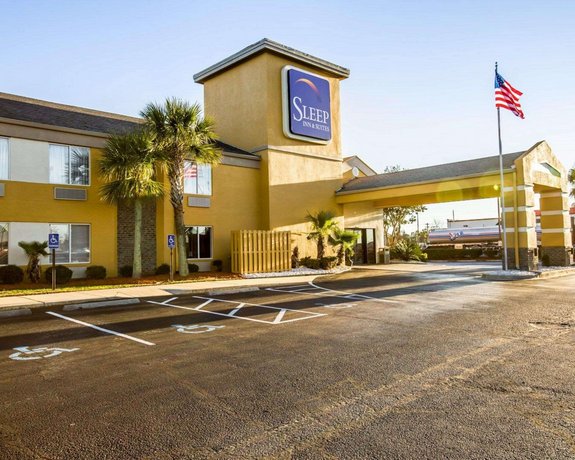 Sleep Inn & Suites near Outlets