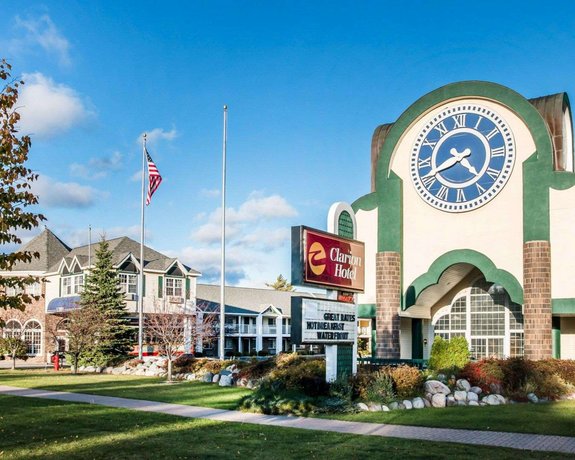 Mackinaw City Clarion Hotel Beachfront