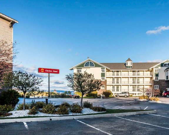 Mackinaw City Clarion Hotel Beachfront