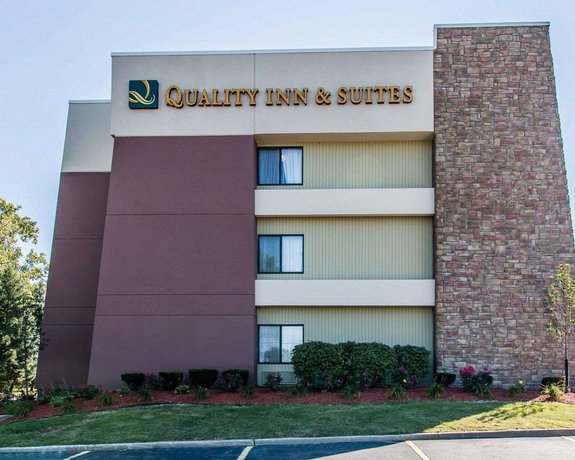 Quality Inn & Suites Warren - Detroit