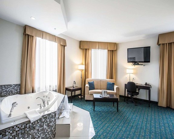 Comfort Hotel Bayer's Lake