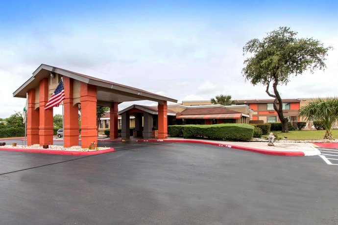 Quality Inn & Suites I 35 near AT&T Center