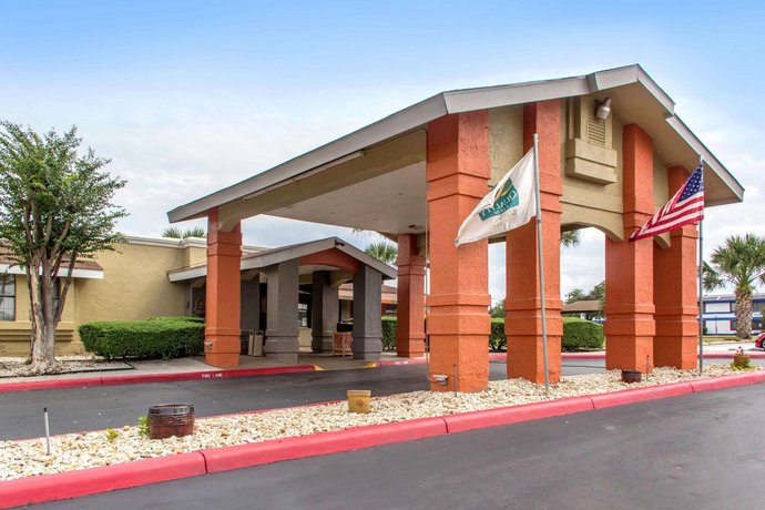 Quality Inn & Suites I 35 near AT&T Center