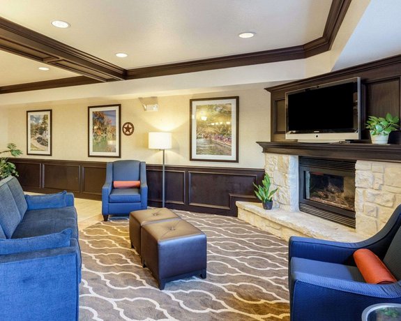 Comfort Inn Suites Texas Hill Country Boerne Compare Deals