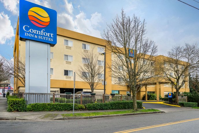 Comfort Inn & Suites Aurora Avenue North