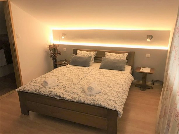 16 Lakes Rooms