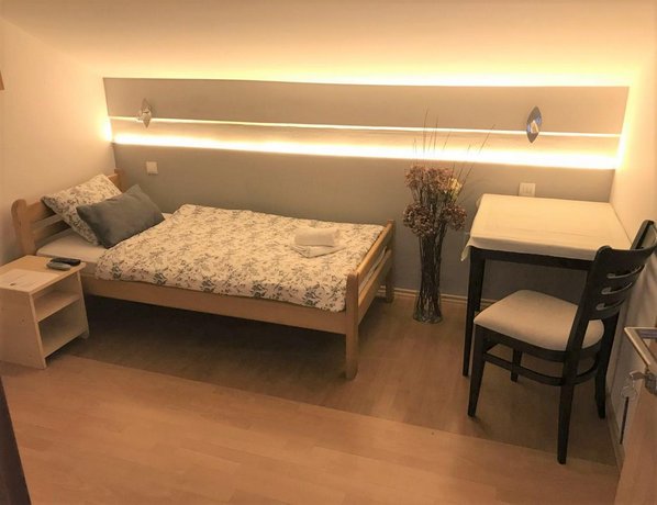 16 Lakes Rooms