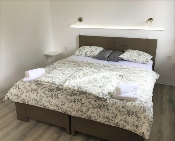 16 Lakes Rooms