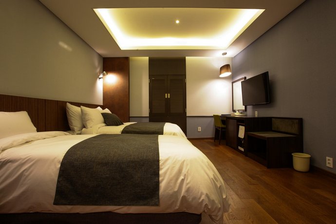 Karak Tourist Hotel