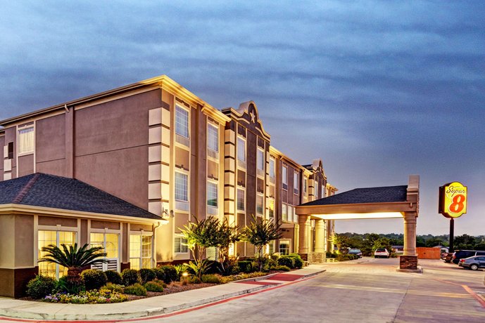 Super 8 by Wyndham San Antonio Alamodome Area