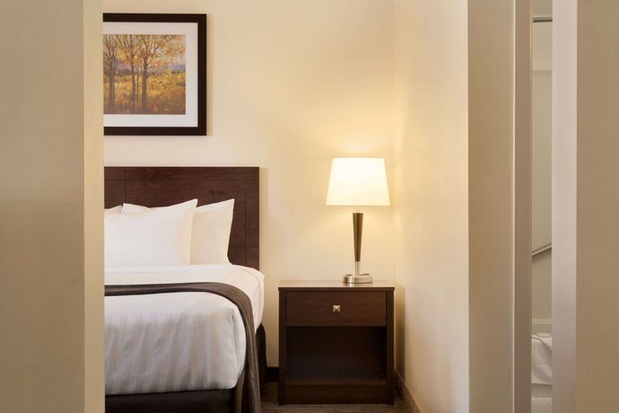 Travelodge by Wyndham Edmonton South