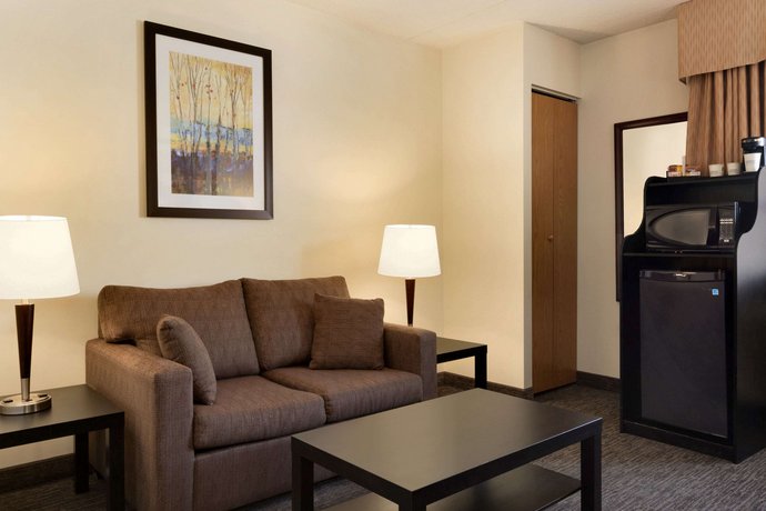 Travelodge by Wyndham Edmonton South
