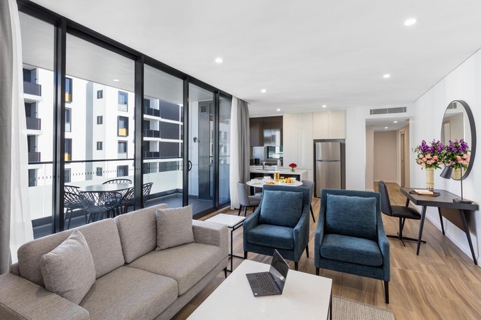 Meriton Suites Coward Street