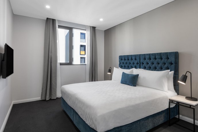 Meriton Suites Coward Street