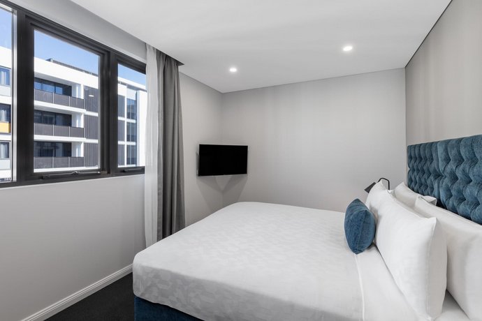 Meriton Suites Coward Street