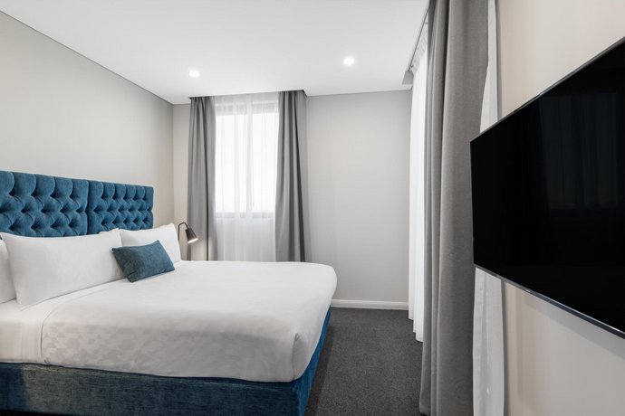 Meriton Suites Coward Street