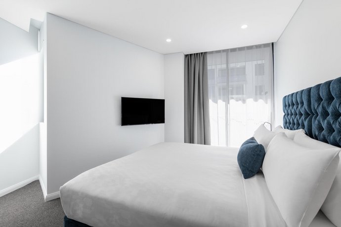 Meriton Suites Coward Street