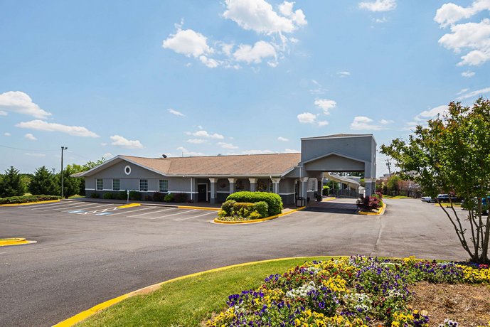 Quality Inn & Suites Haywood Mall Area