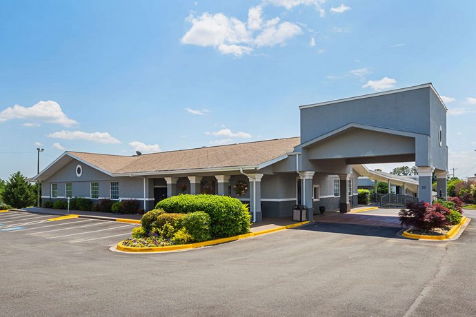 Quality Inn & Suites Haywood Mall Area