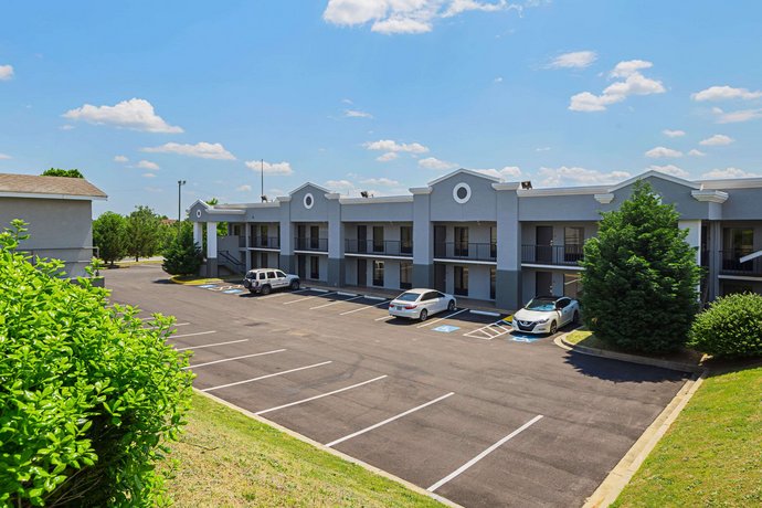 Quality Inn & Suites Haywood Mall Area