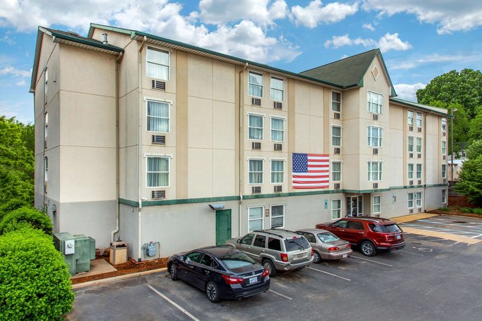 Rodeway Inn & Suites near Outlet Mall - Asheville