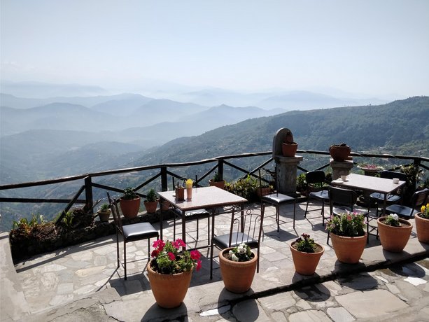 Everest Manla Resort