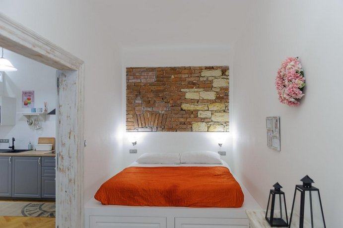 Pinkova Apartments