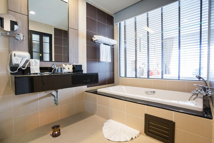 Deevana Plaza Phuket Sha Plus+