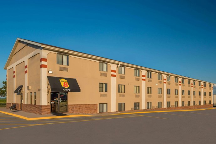 Super 8 by Wyndham Lincoln West Hotel