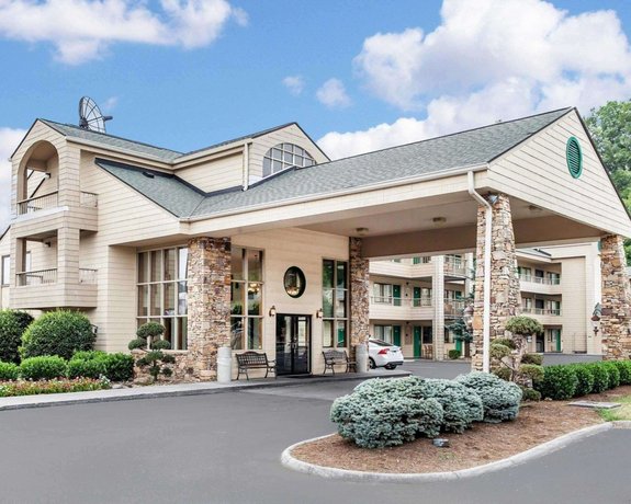 Quality Inn & Suites at Dollywood Lane