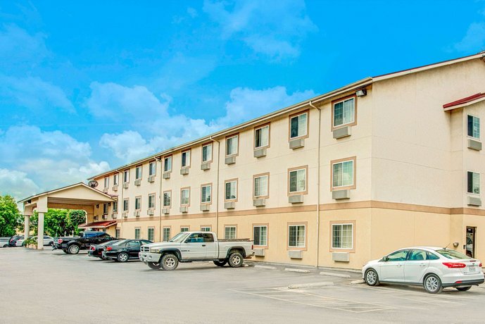 Super 8 by Wyndham San Antonio Fiesta