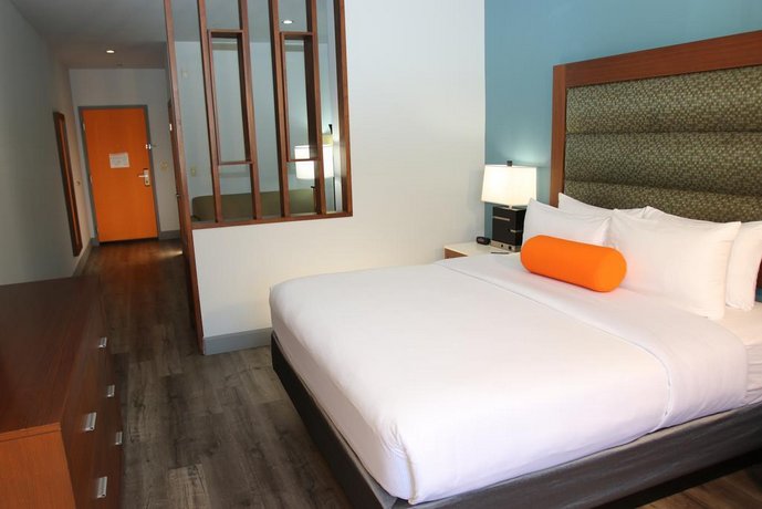 BLVD Hotel & Spa - Walking Distance to Universal Studios Hollywood