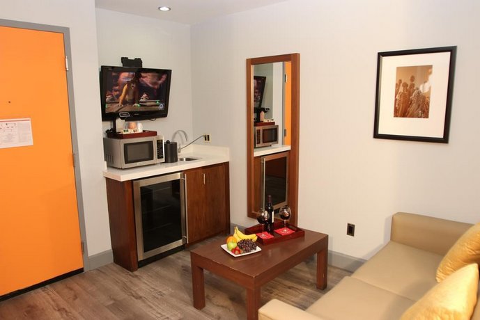 BLVD Hotel & Spa - Walking Distance to Universal Studios Hollywood