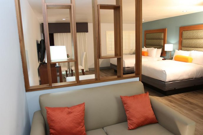BLVD Hotel & Spa - Walking Distance to Universal Studios Hollywood