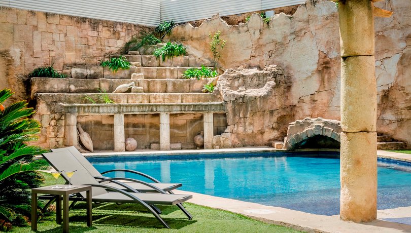 Exe Cunit Suites & Spa