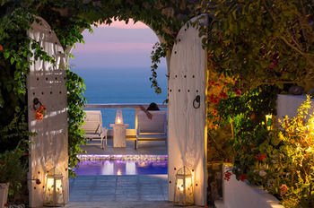 Athermi Suites