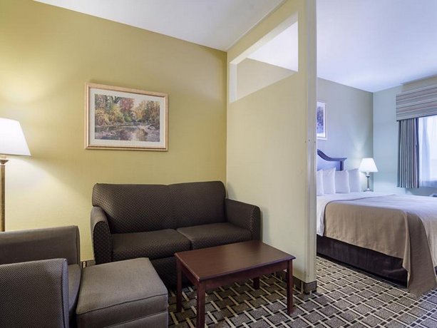Holiday Inn Express & Suites - Olathe South