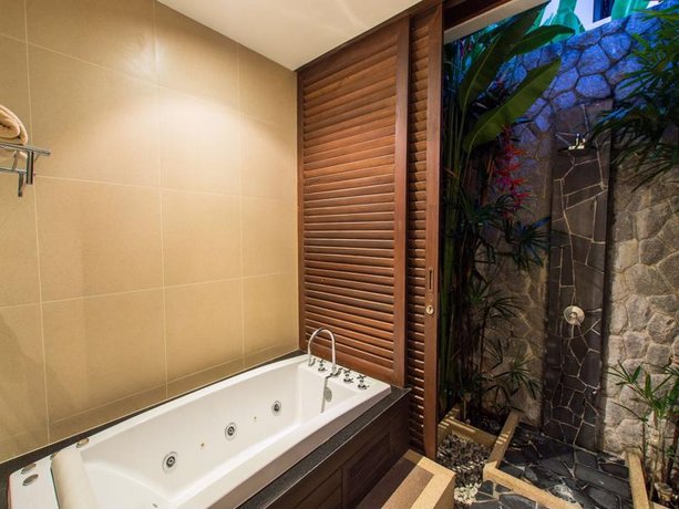 Tulip Pool Villa