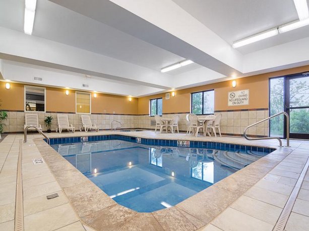 Holiday Inn Express & Suites - Olathe South