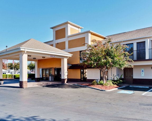 Quality Inn & Suites Matthews