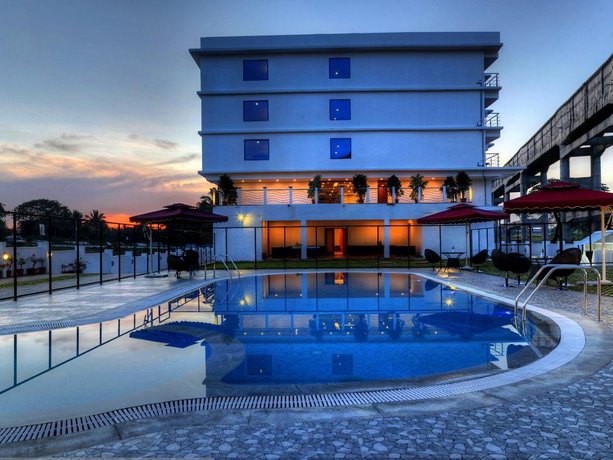 OYO 642 The Atrium Boutique Hotel