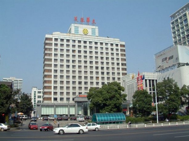 Lotus Huatian Hotel